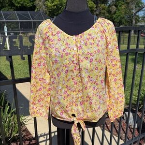 NWT! Land ‘n Sea Women's Yellow Floral Button-Front Tie-Hem Top